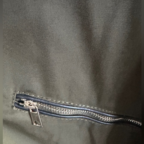 Comfy olive green puffer coat - Picture 2 of 4